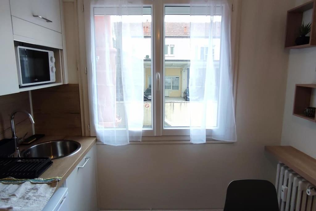 Apartment Studio-heart Of Town-bd Des Pyrenees-quiet Pau